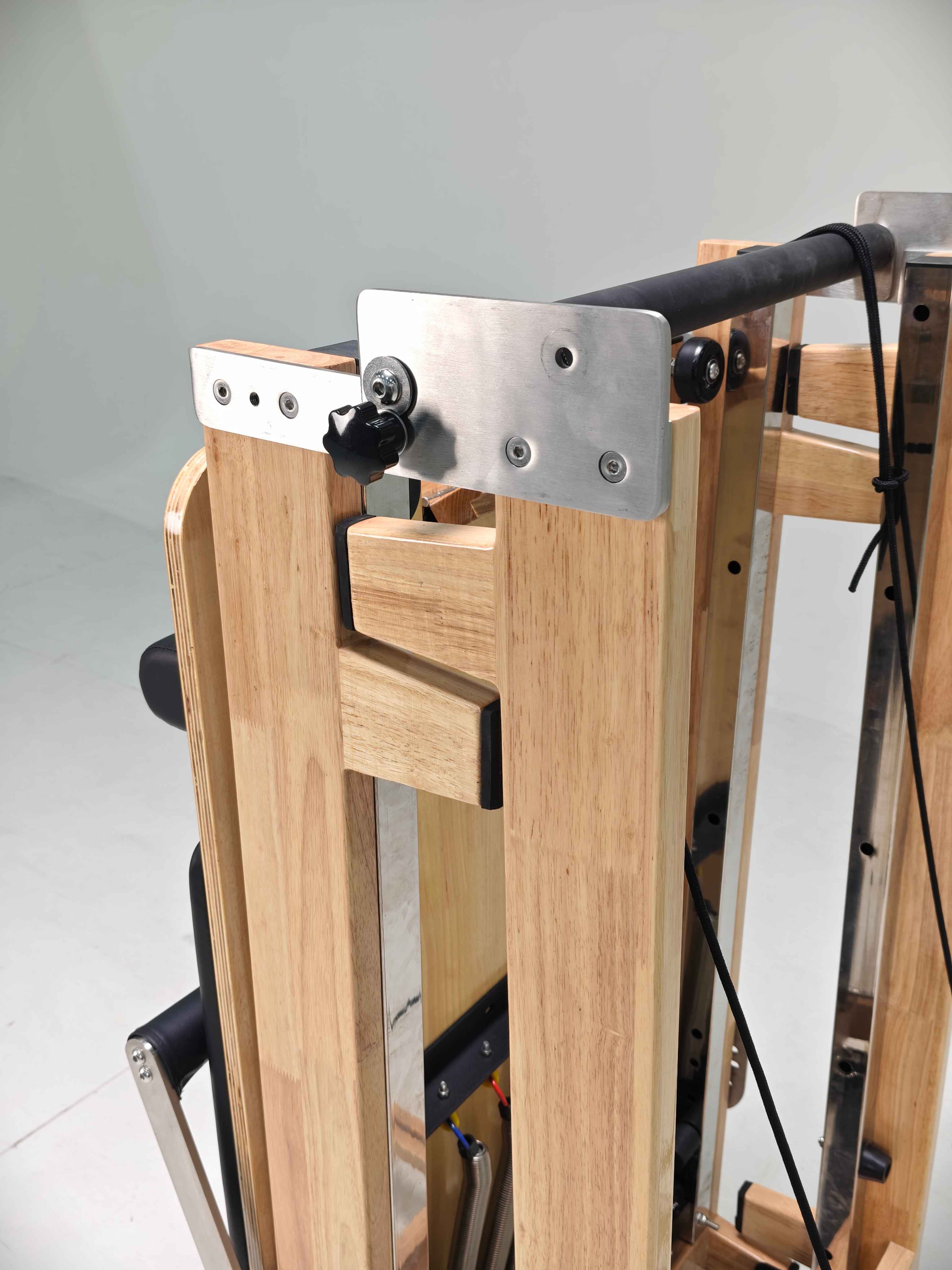 Commercial Foldable Oak & Alum - Pilates & Yoga Unleashed Studio Tuckahoe のレビューと価格