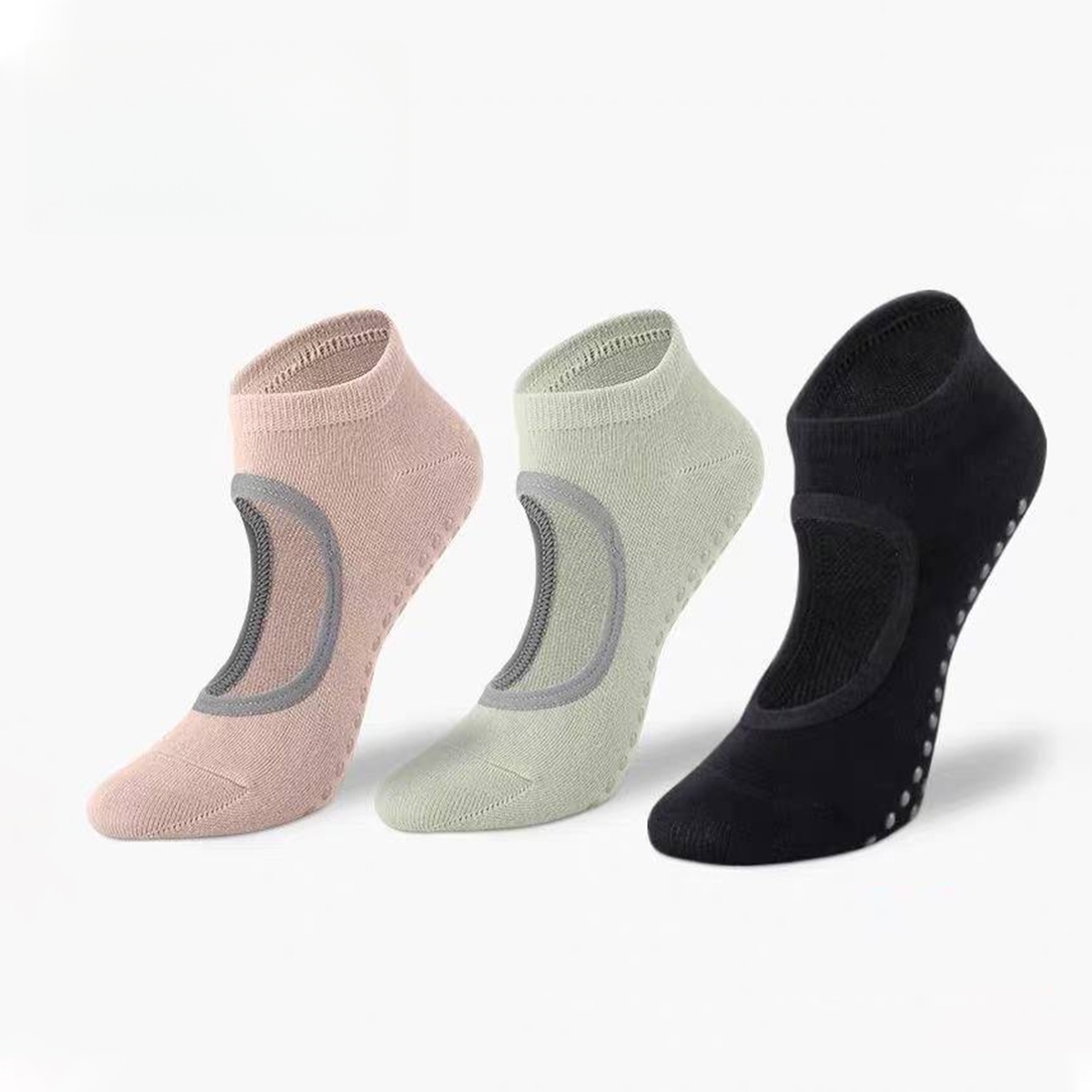 Non-Slip Yoga Socks for Women  - Pilates & Yoga Unleashed Studio Tuckahoe のレビューと価格