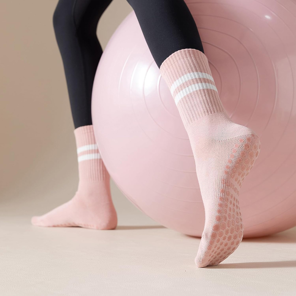 Yoga Pilates Socks with Grips  - Pilates Yoga And Barre のレビューと価格